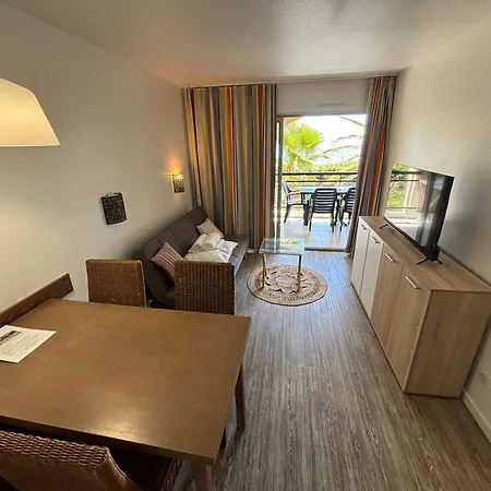 En Bord De Avec Terrasse & Piscine Appartement